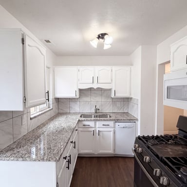 Property photo 2 of 116 Ross Dr
