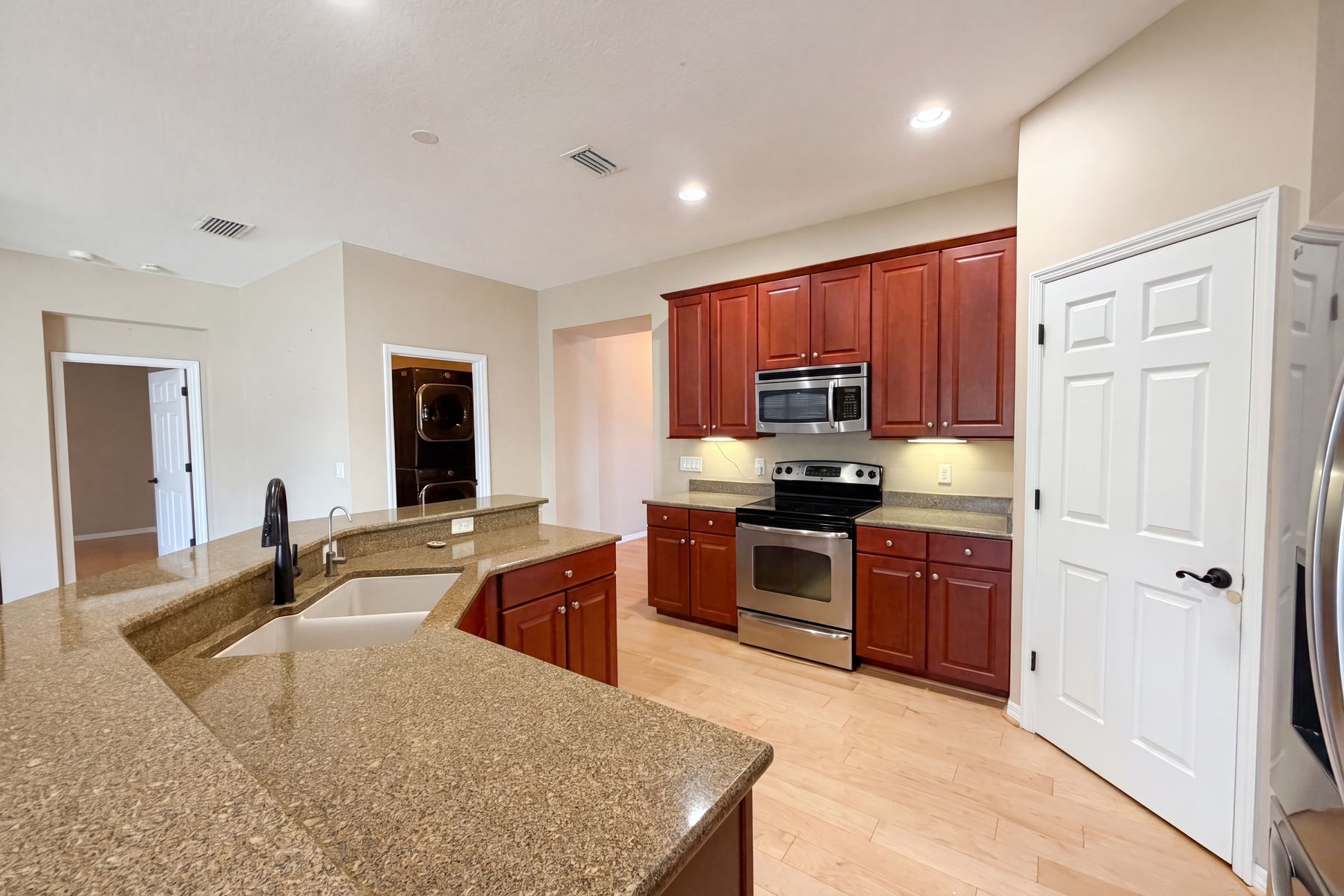 Photo 2 of 27 of 5605 Windsong Oak Dr, Leesburg, FL