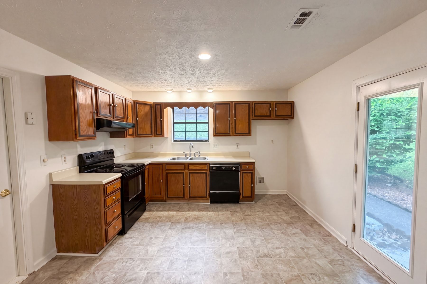 Photo 2 of 22 of 6020 Morning Glory Pl, Knoxville, TN