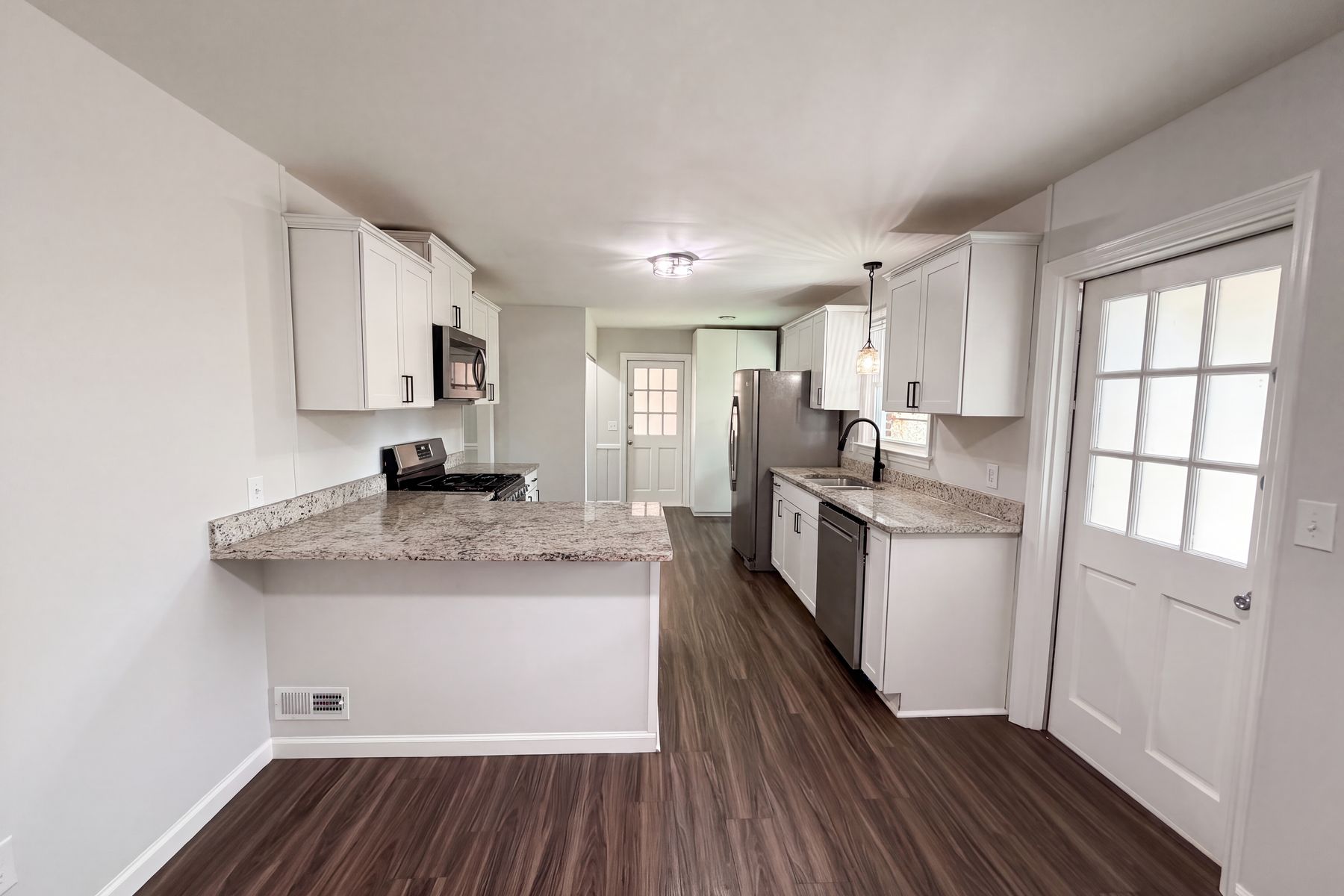 Photo 2 of 29 of 1710 Fairhaven Dr, Columbia, SC