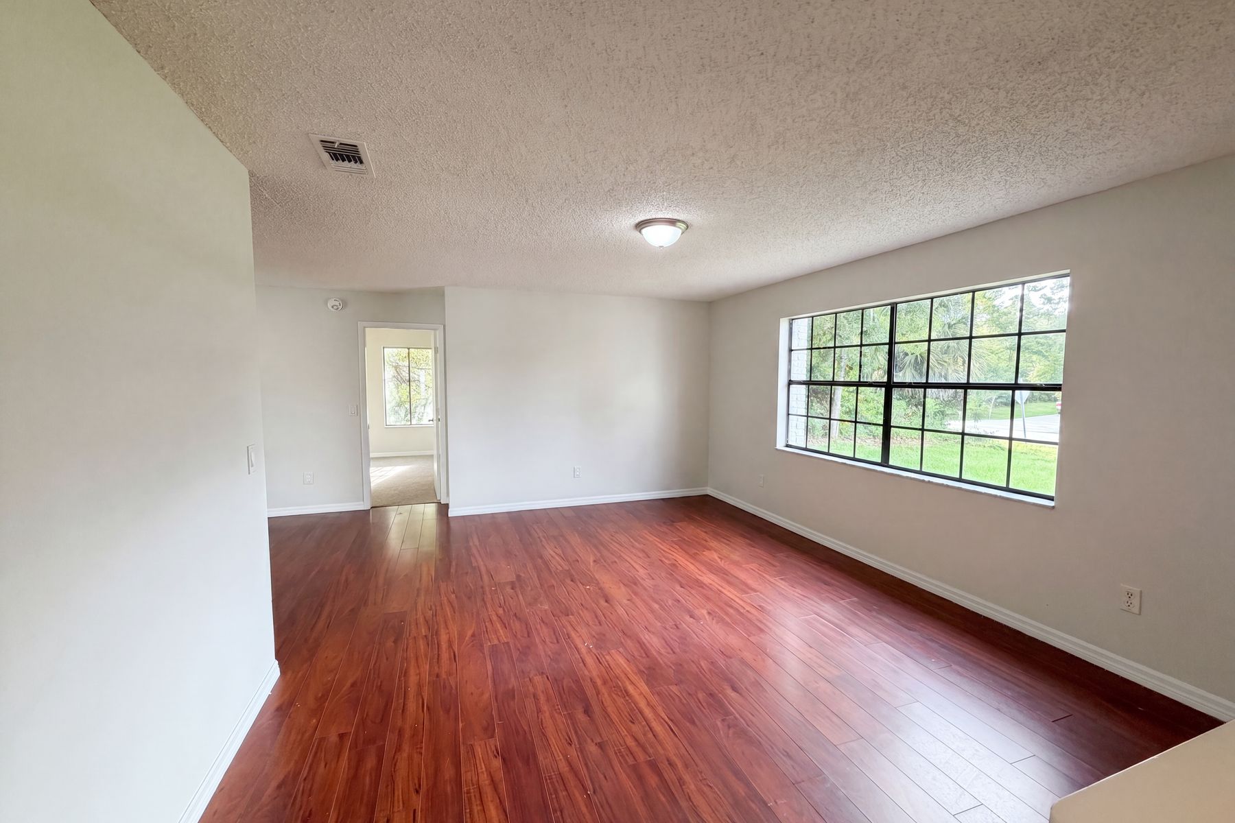 Property photo 3 of 3143 Boxelder St