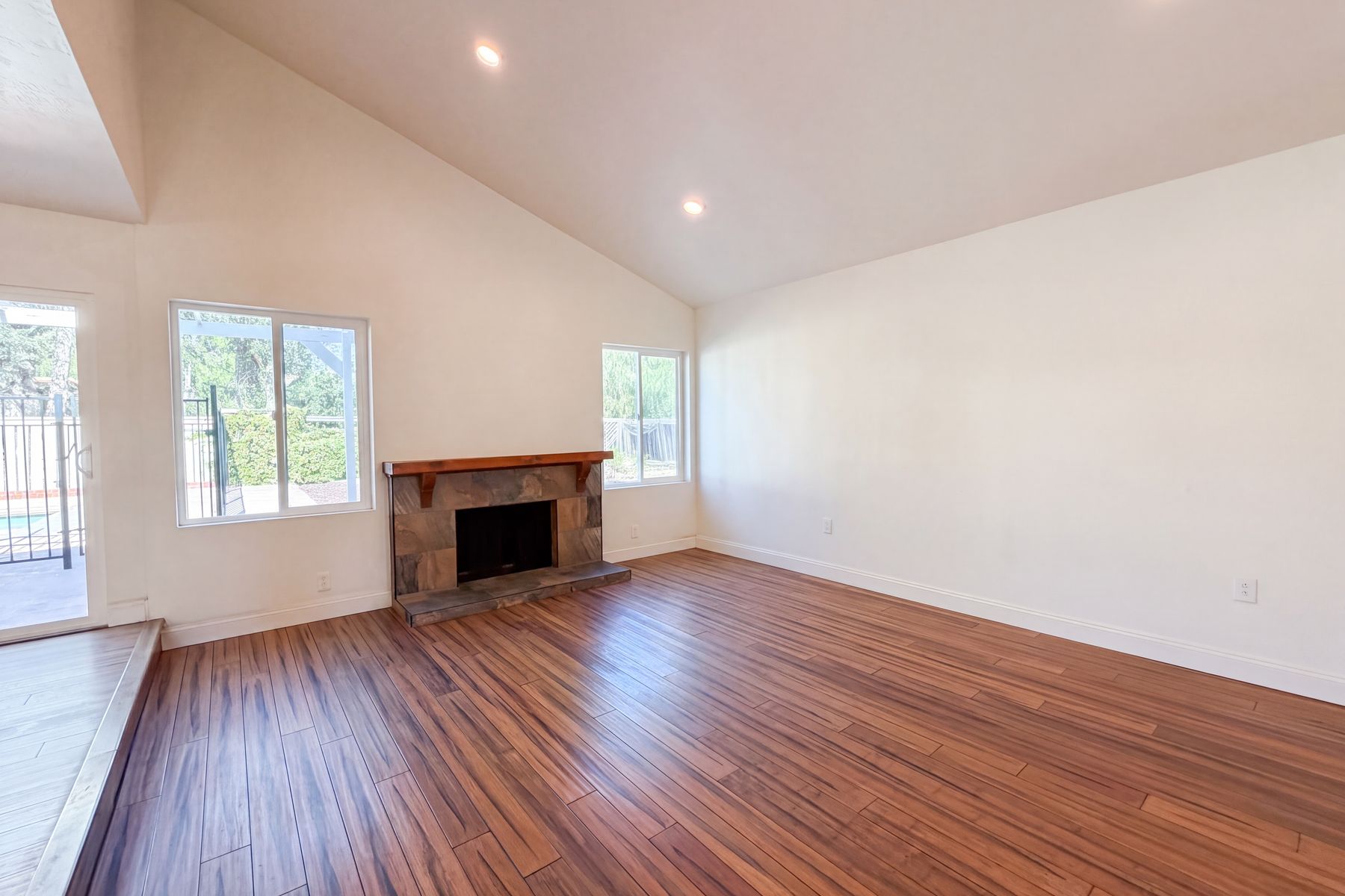 Property photo 3 of 15408 Glentree Rd