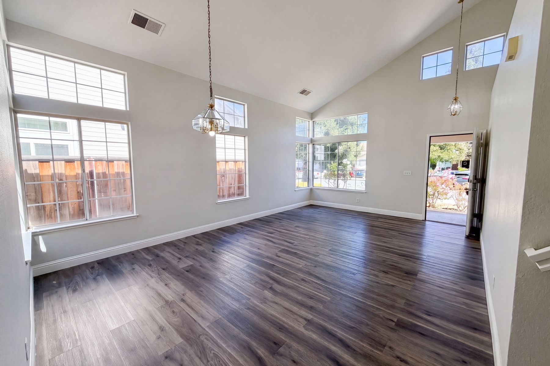 Property photo 3 of 5150 Brookfield Ct