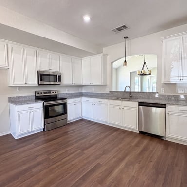 Property photo 2 of 825 Adams Dr