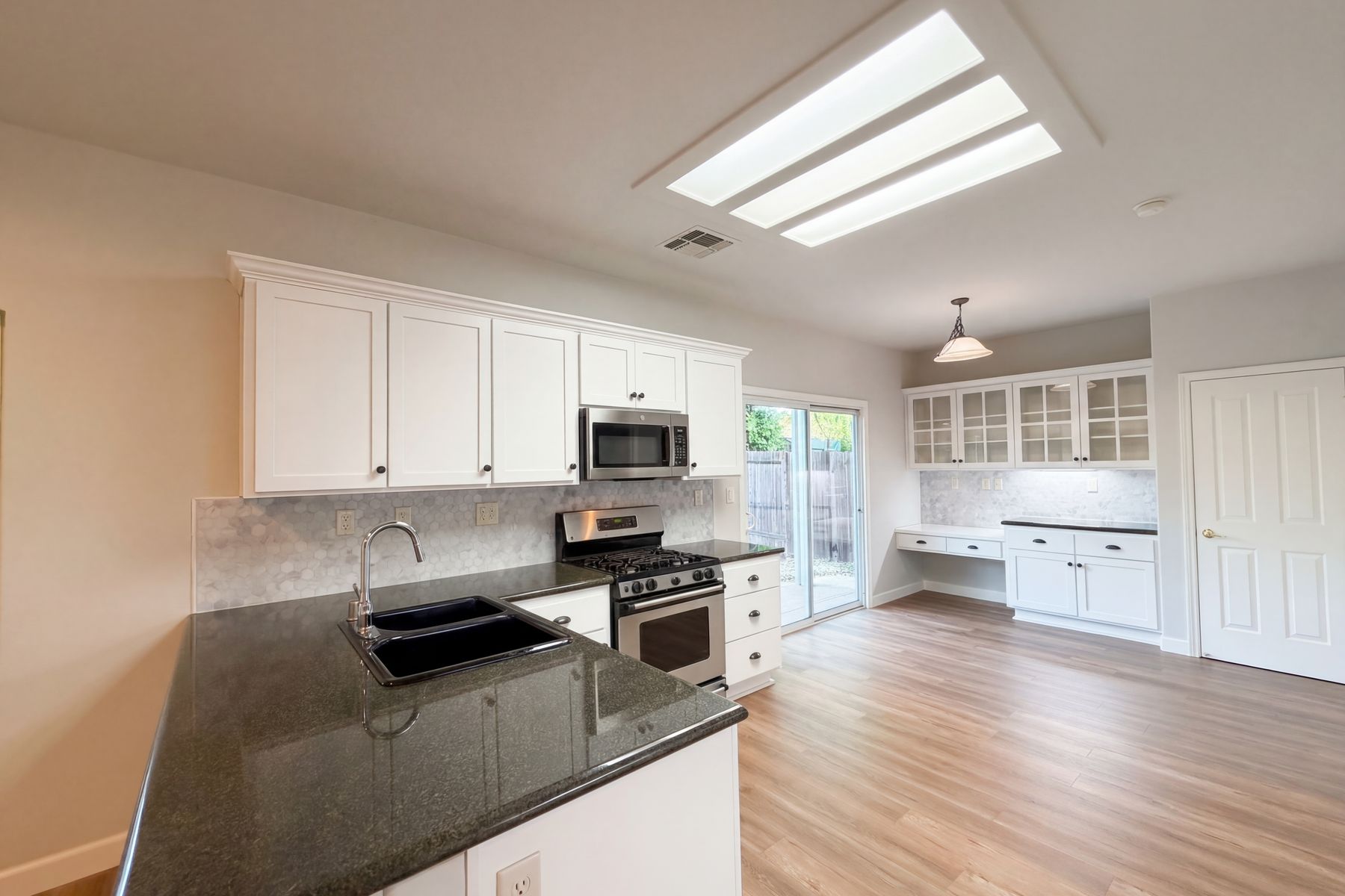 Photo 2 of 39 of 224 Pinecrest Ct, Roseville, CA