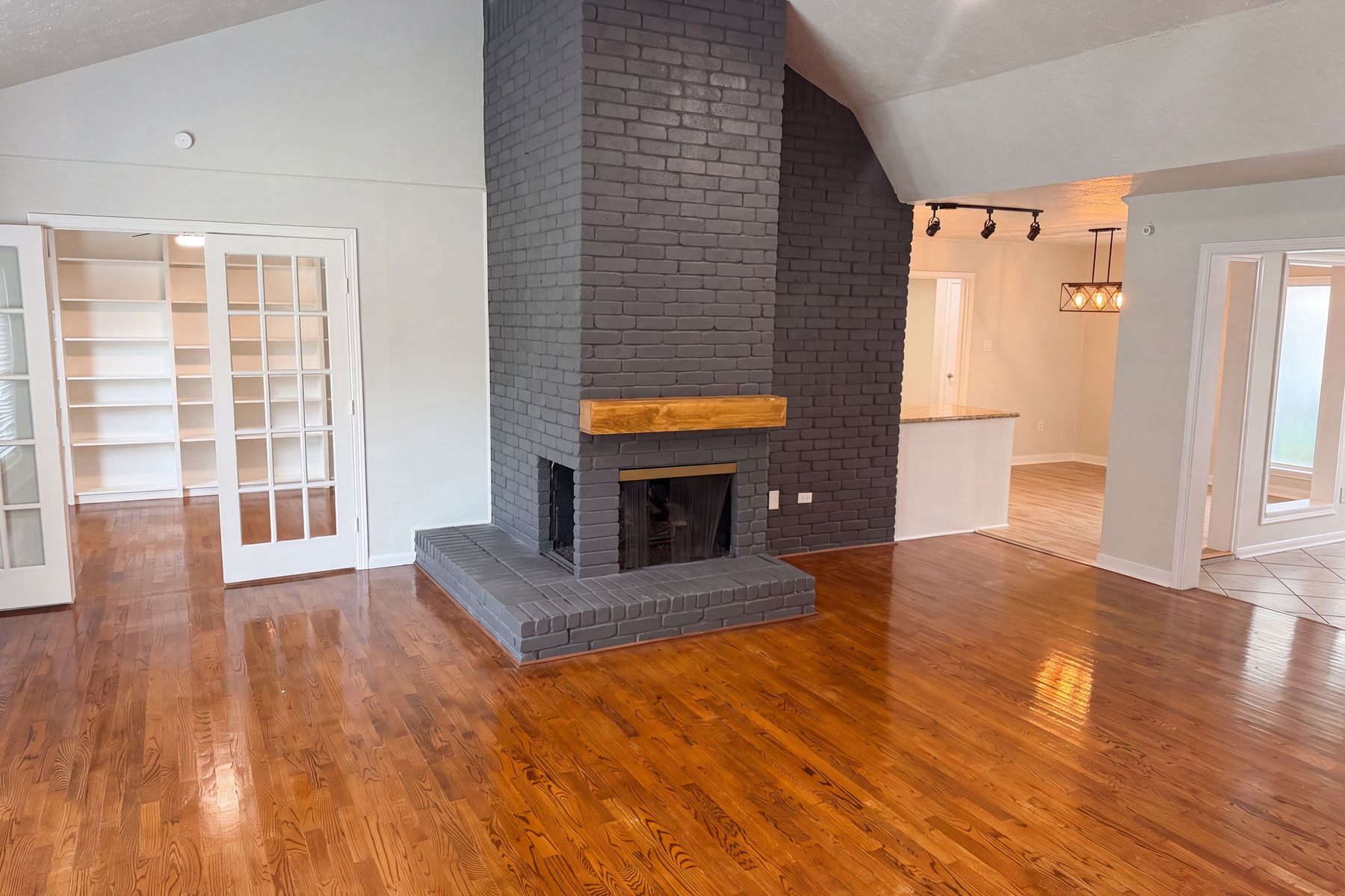 Property photo 3 of 14923 Aspen Hills Dr