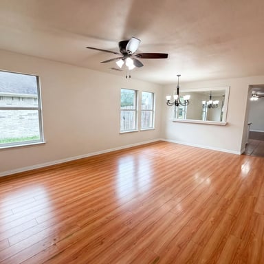 Property photo 3 of 111 Forest Park Ln