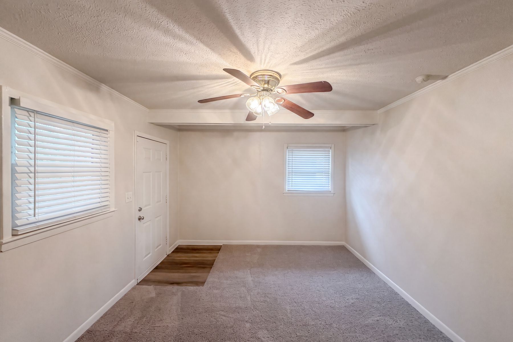 Property photo 3 of 608 E Morehead St
