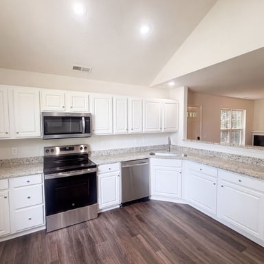 Property photo 2 of 30 Pickwick Pl
