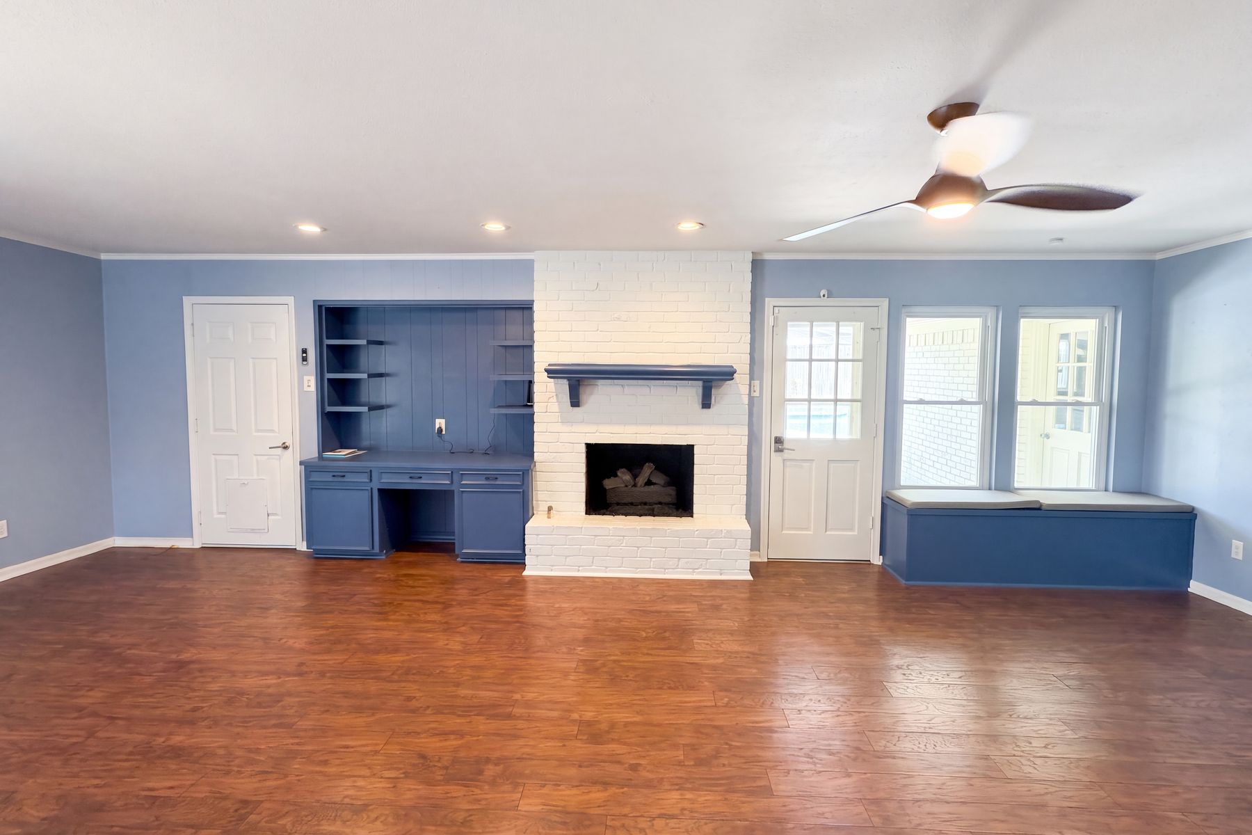 Property photo 3 of 1115 N Waterview Dr