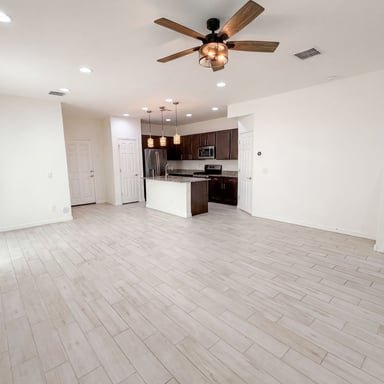 Property photo 3 of 5728 W Raymond St
