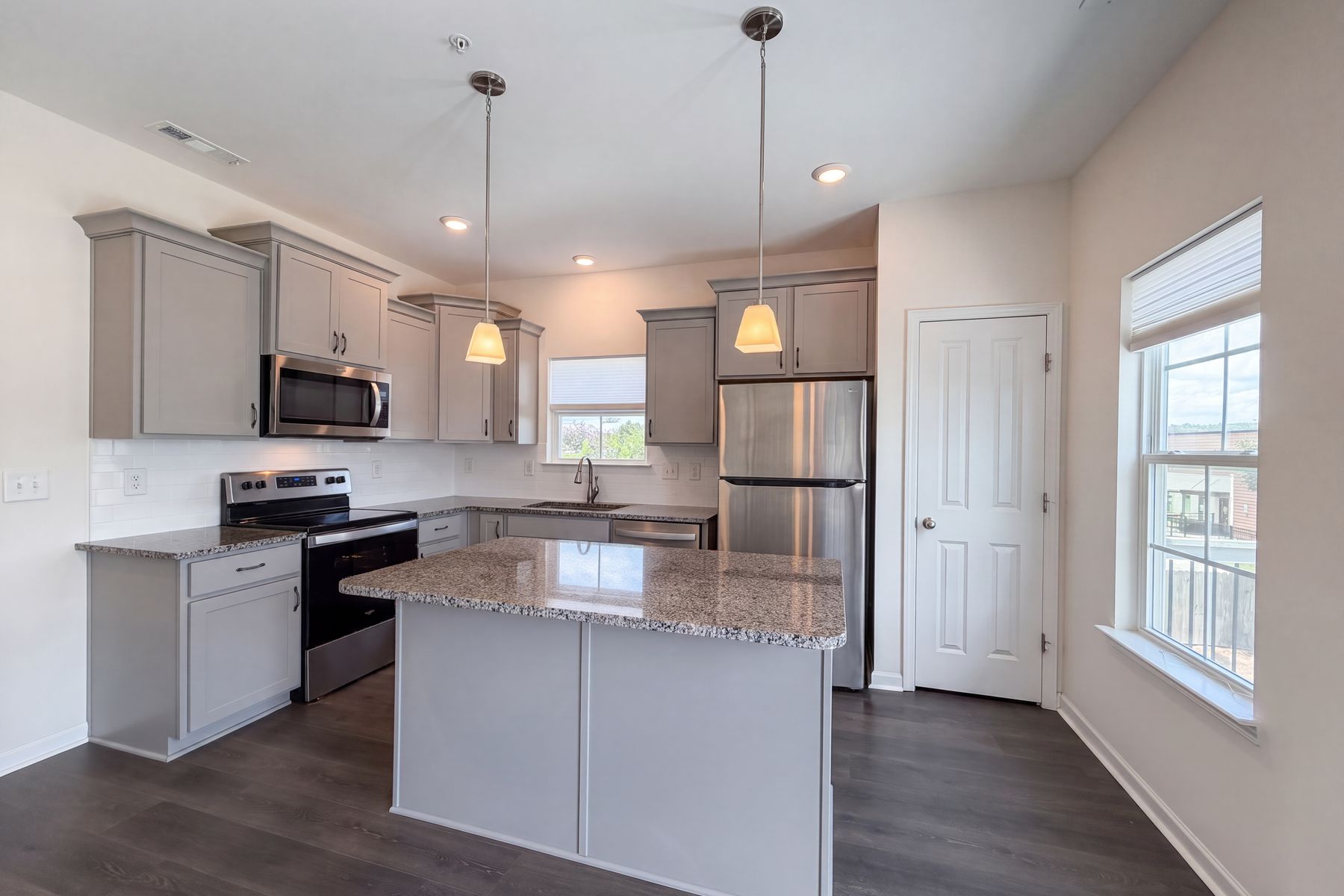 Photo 2 of 31 of 200 Kinsale Dr, Spring Hill, TN