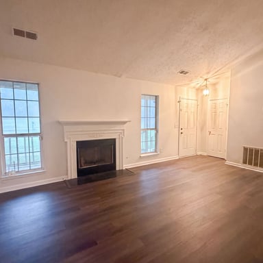 Property photo 3 of 4320 Southvale Dr