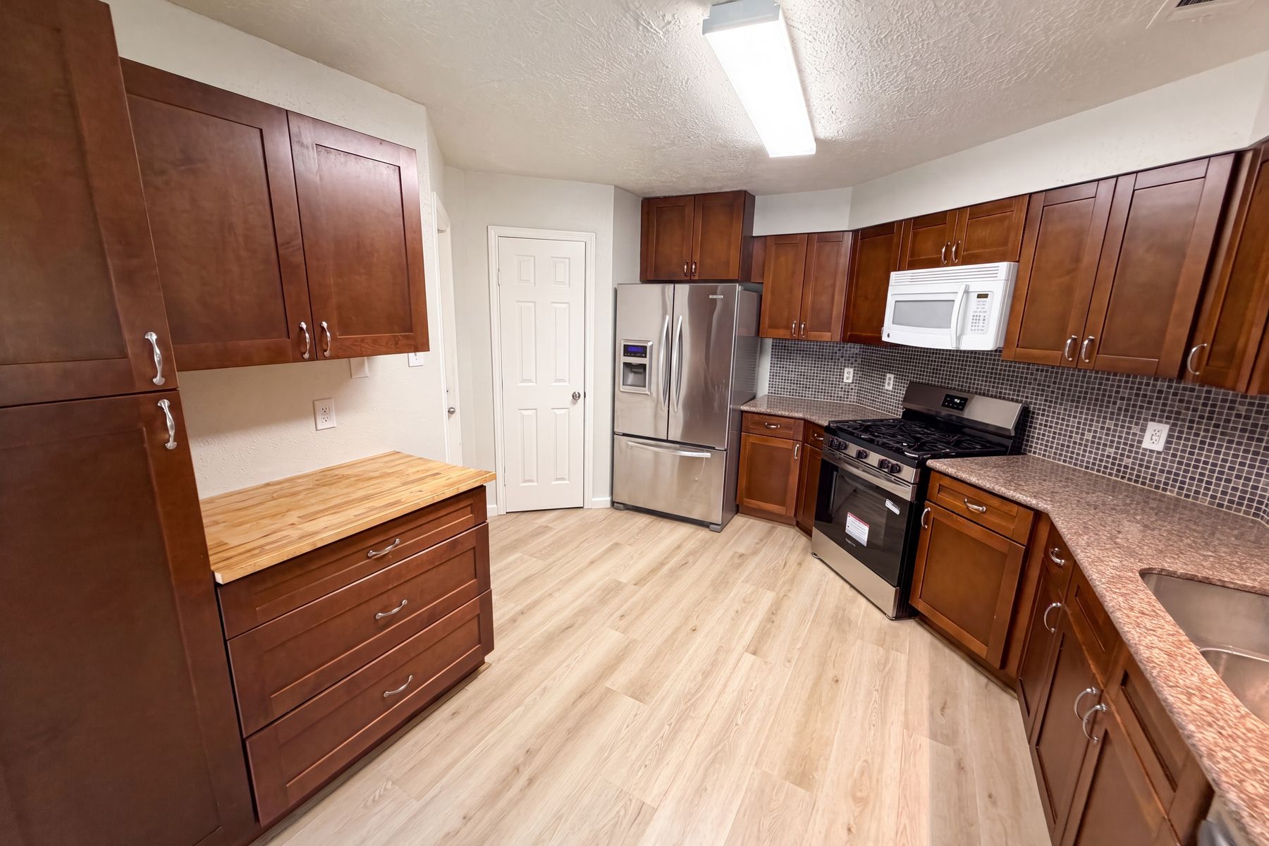 Photo 2 of 20 of 318 Floravista Dr, Webster, TX