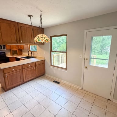 Property photo 2 of 7744 Oakshot Ln