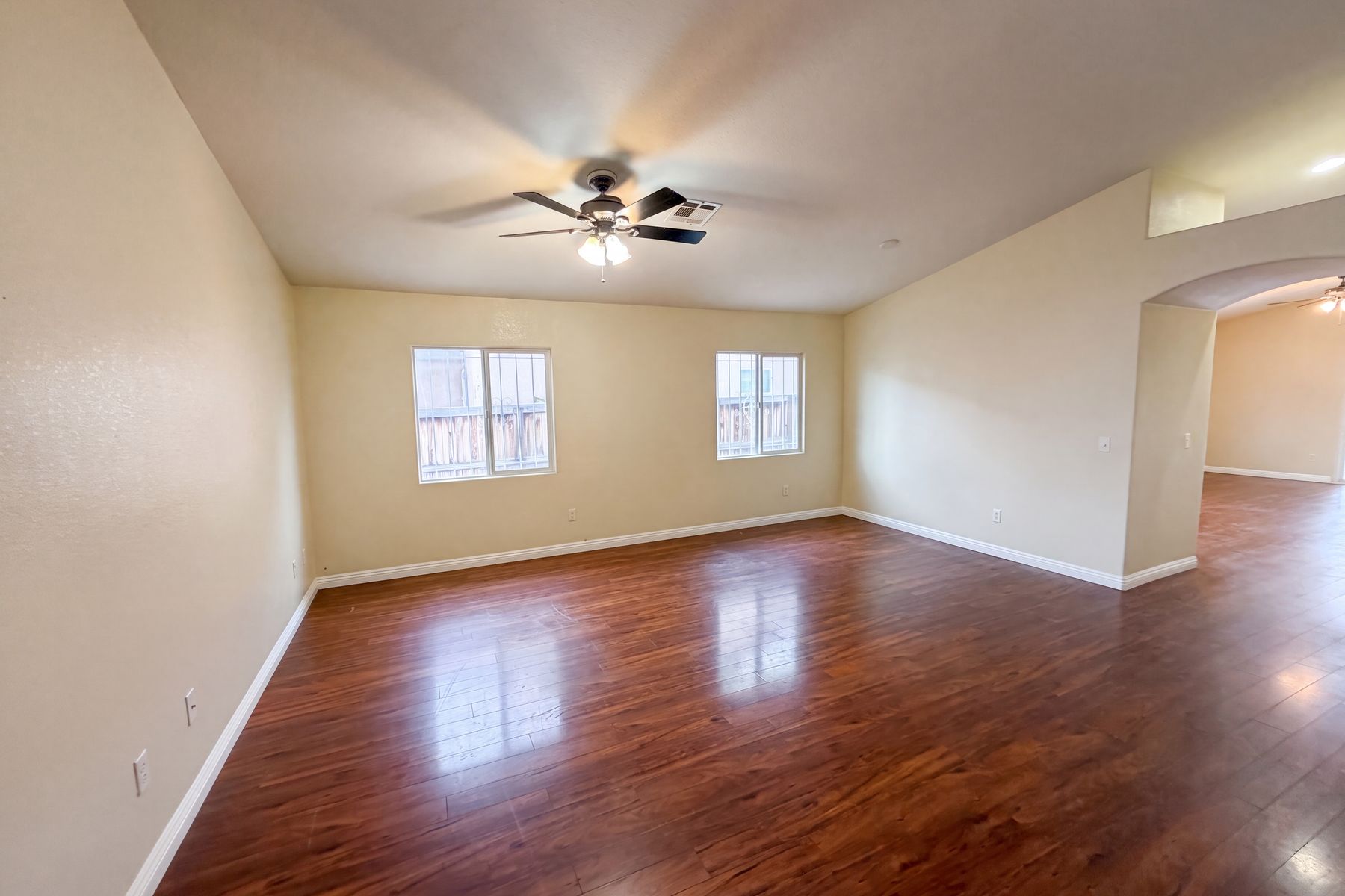 Photo 2 of 27 of 18792 Dogwood Ct, Adelanto, CA