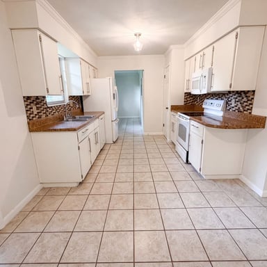 Property photo 2 of 6854 Holly Hill Rd