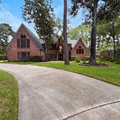 Property photo 1 of 6127 Willowcrest Ct