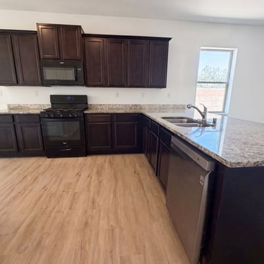 Property photo 2 of 3504 Wild Horse Rd NE