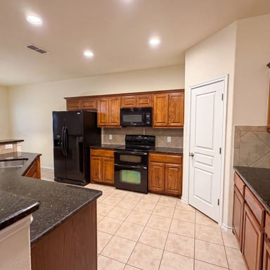 Property photo 2 of 9816 Mullins Crossing Dr