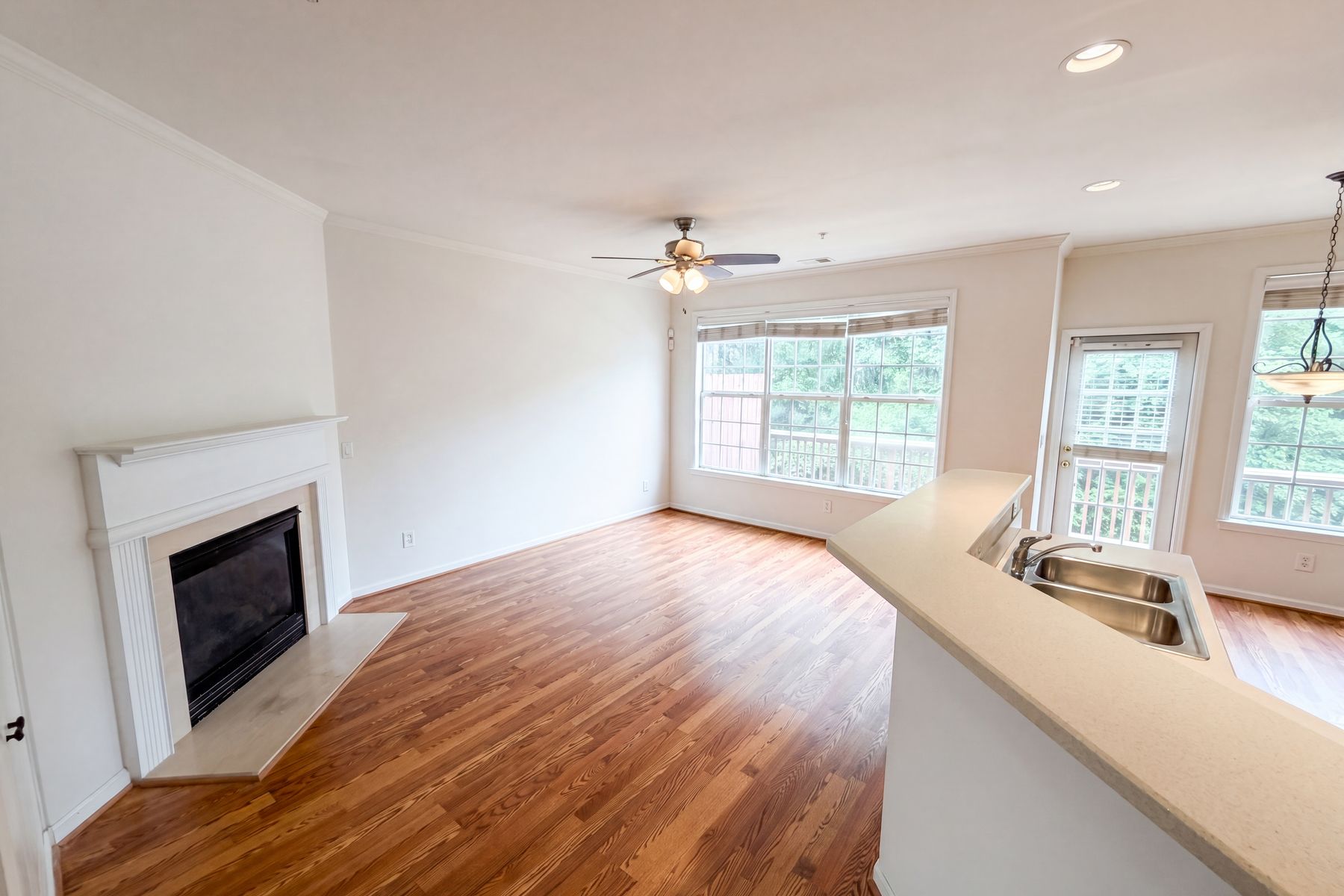 Property photo 3 of 4660 Creekside Villas Way SE