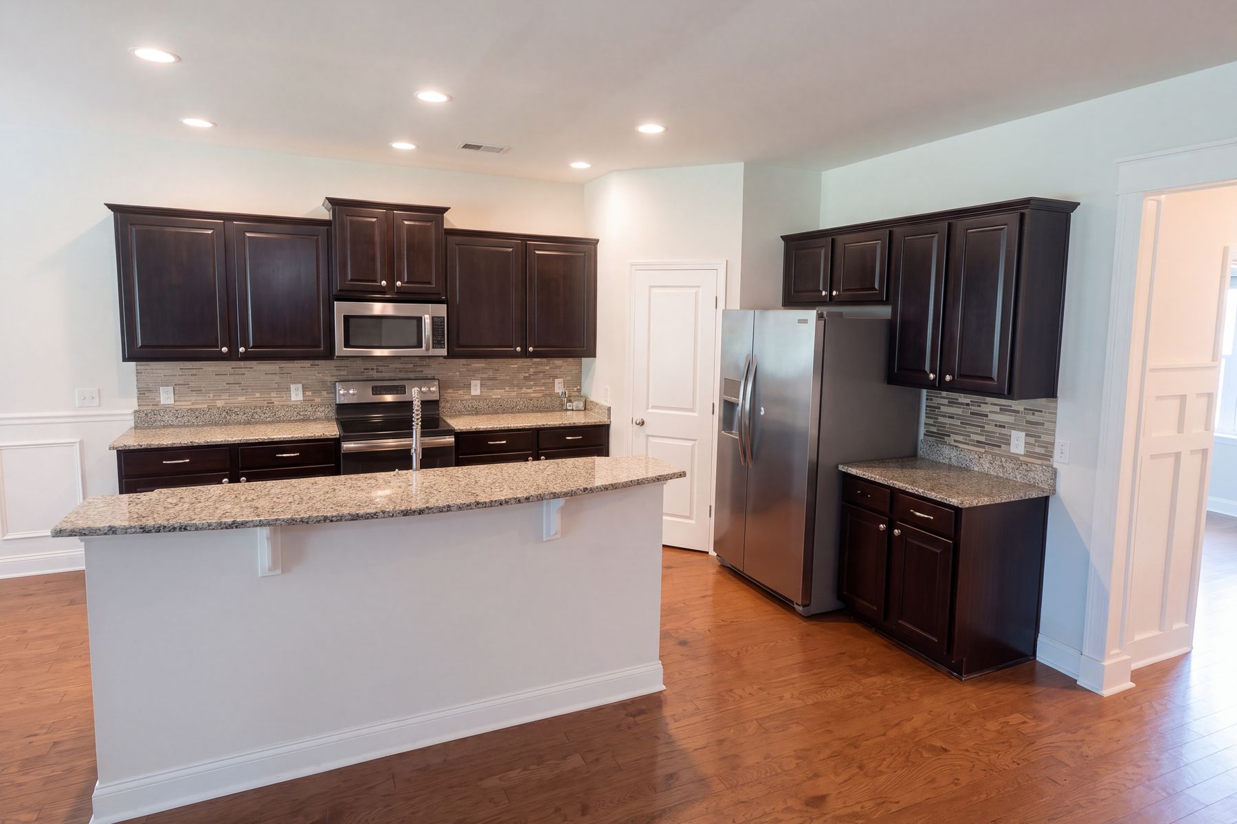 Photo 2 of 42 of 301 Decatur Dr, Summerville, SC