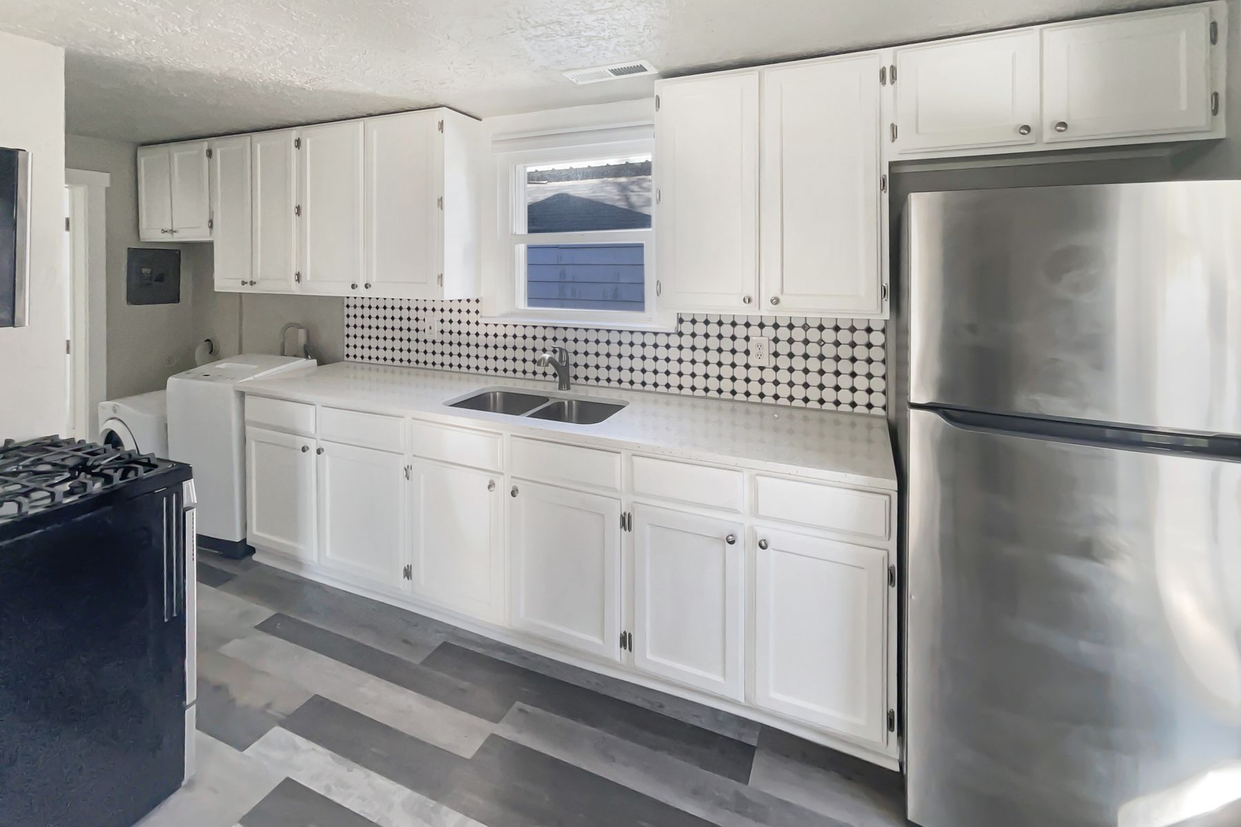 Photo 2 of 17 of 2865 Pingree Ave, Ogden, UT