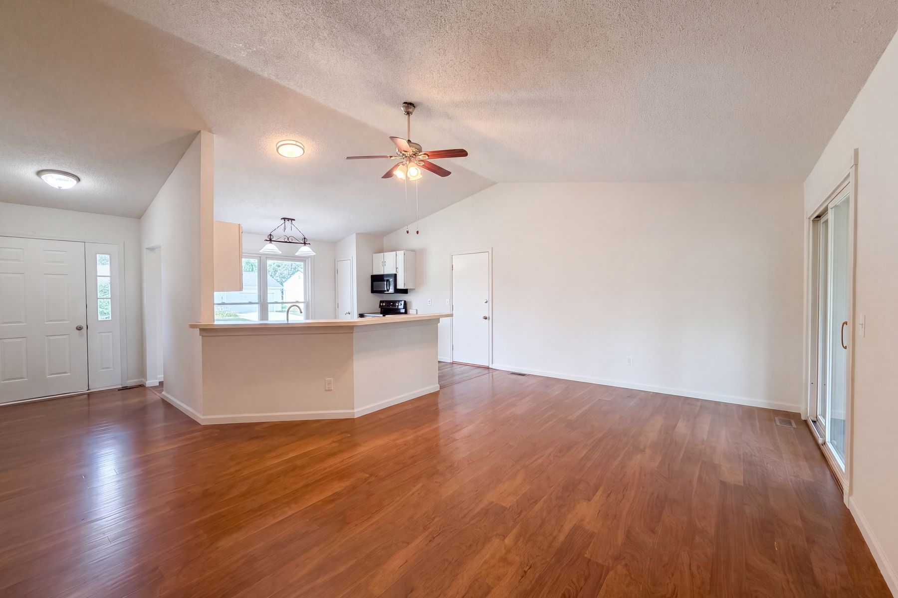 Property photo 3 of 1354 Great Warrior Dr