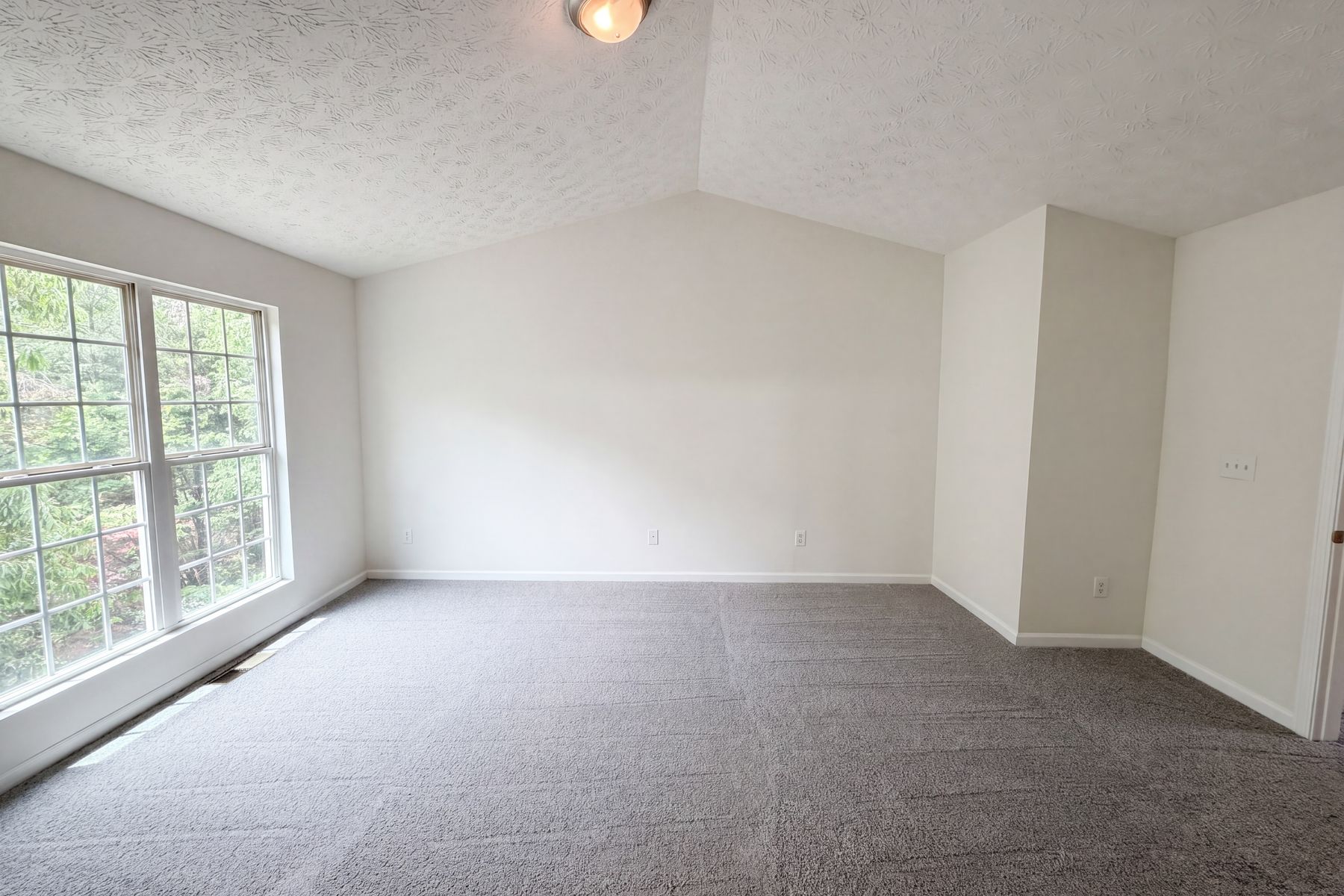 Property photo 3 of 6369 Redan Sq