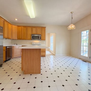Property photo 2 of 504 Ledyard Ct