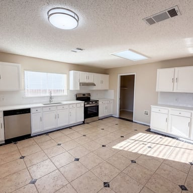 Property photo 2 of 2727 High Point Dr