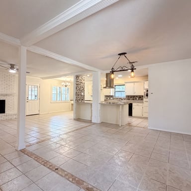 Property photo 3 of 326 De Soto Dr