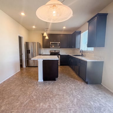 Property photo 2 of 9201 Benevolent Ct
