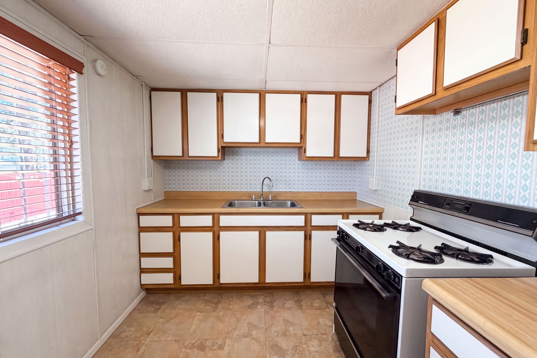Photo 2 of 21 of 1758 39th St, Los Alamos, NM
