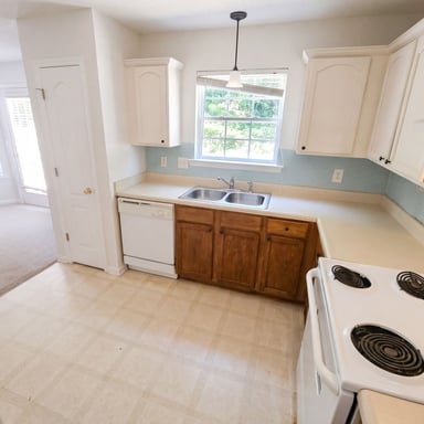 Property photo 2 of 220 Fox Creek Blvd