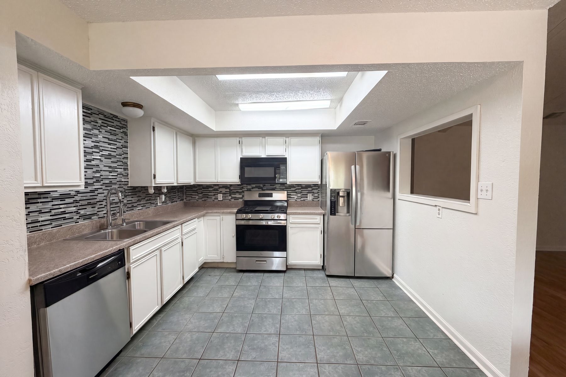 Photo 2 of 16 of 1803 Frontier Trl, Round Rock, TX