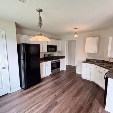 Property photo 2 of 108 Legend Creek Dr
