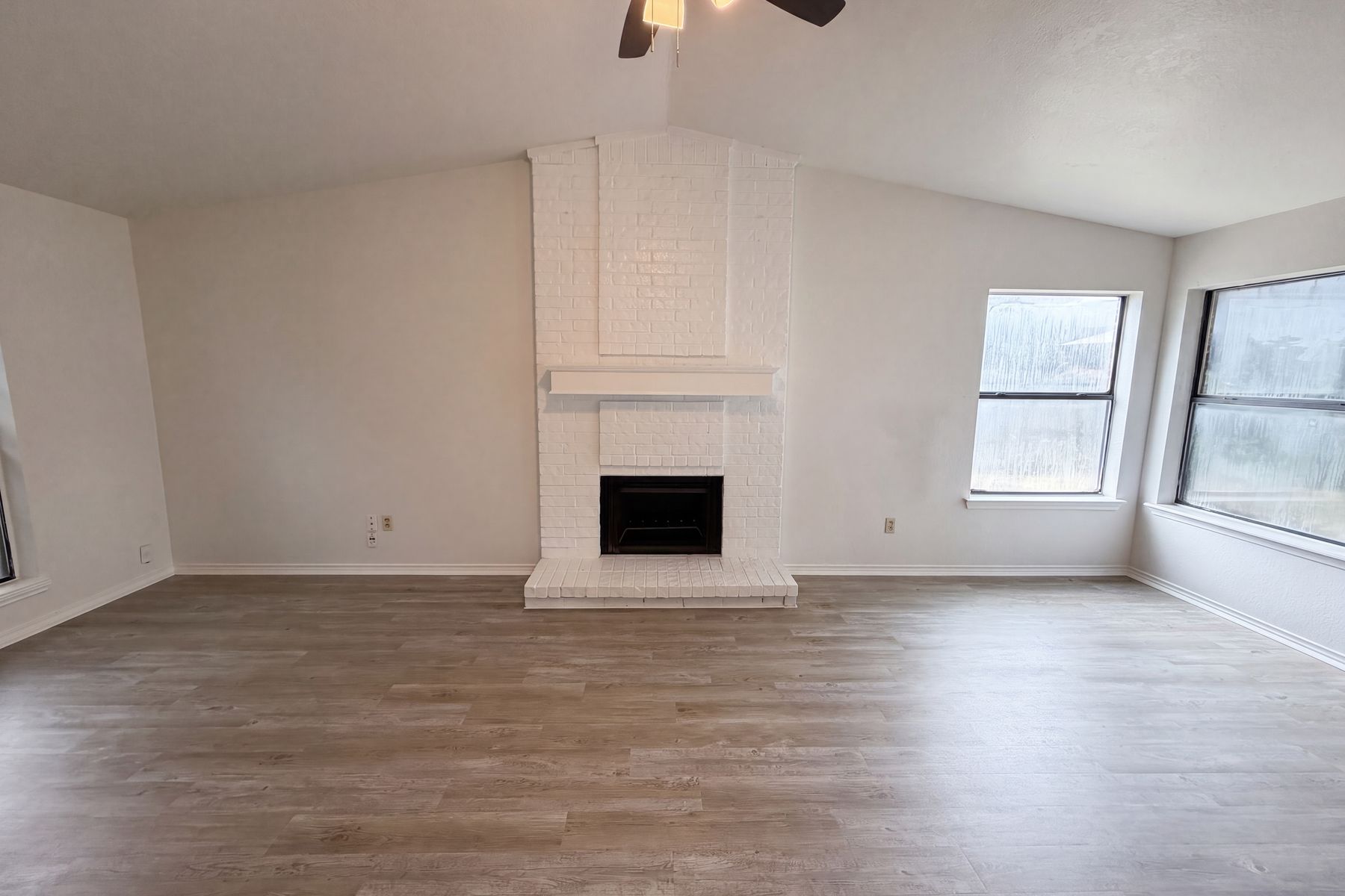 Property photo 3 of 1319 Oak Run Dr
