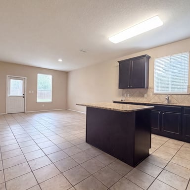 Property photo 2 of 679 Trinity Mdw