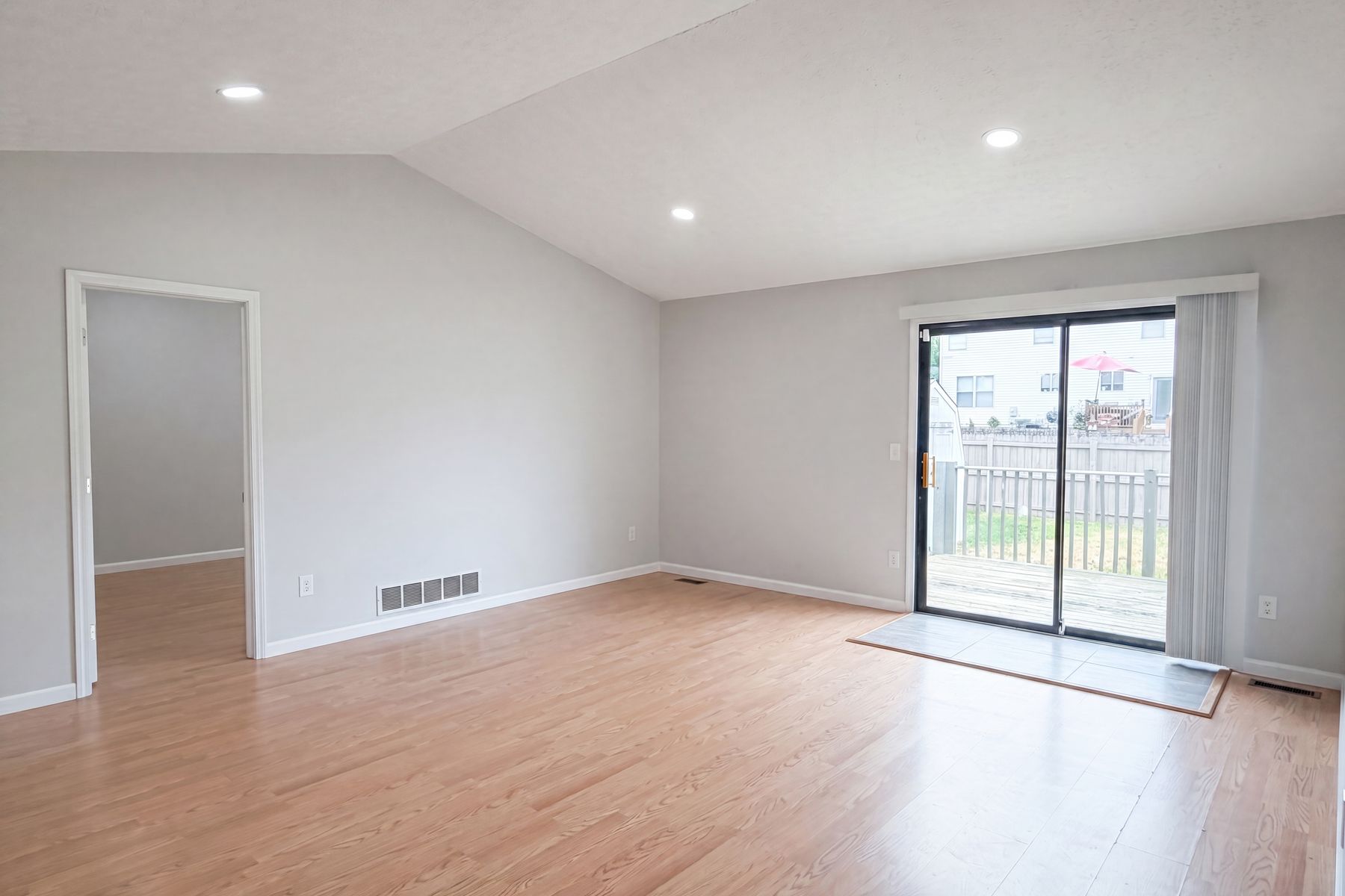 Property photo 3 of 195 Brackbill Ct