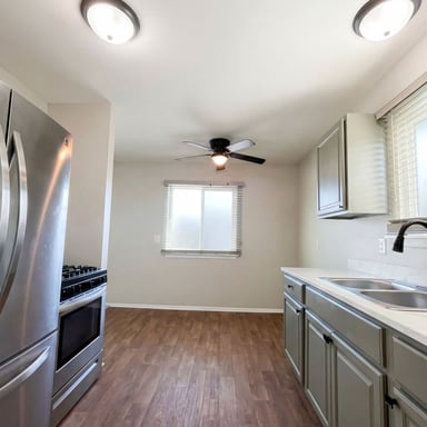 Property photo 2 of 7912 Pine St