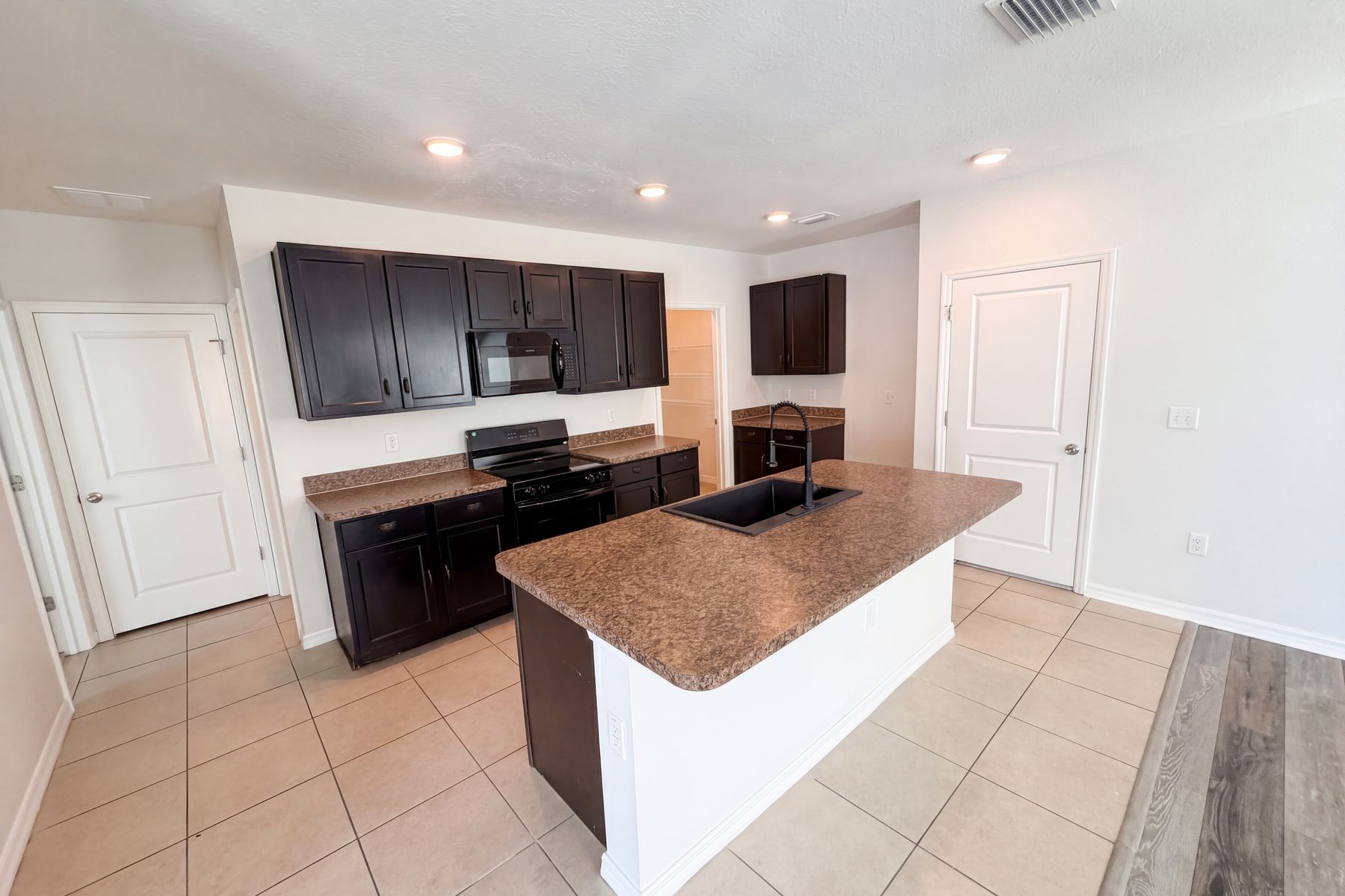 Photo 2 of 36 of 10225 Mangrove Well Rd, Sun City Center, FL