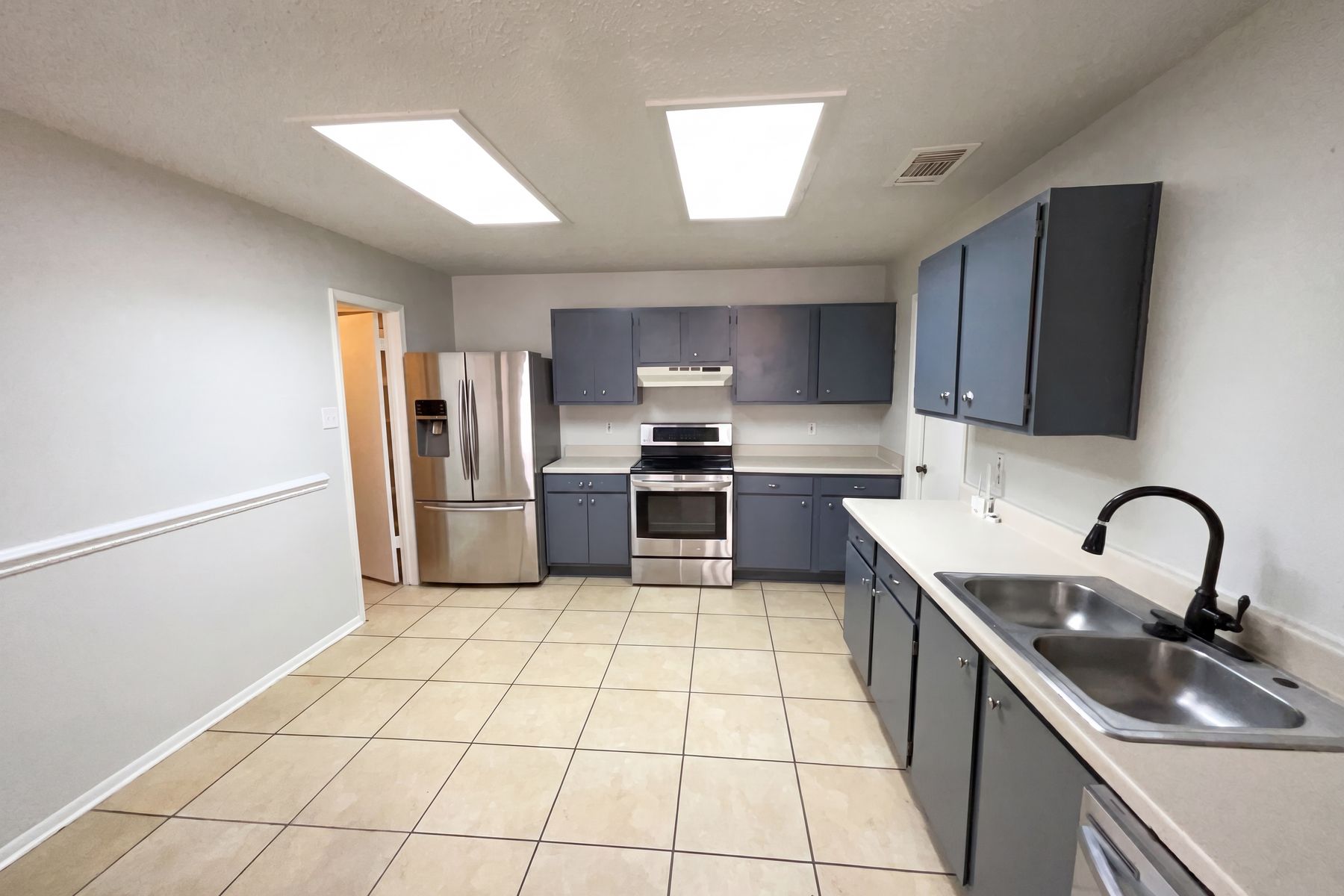 Photo 2 of 20 of 2830 Fisher Field Dr, San Antonio, TX