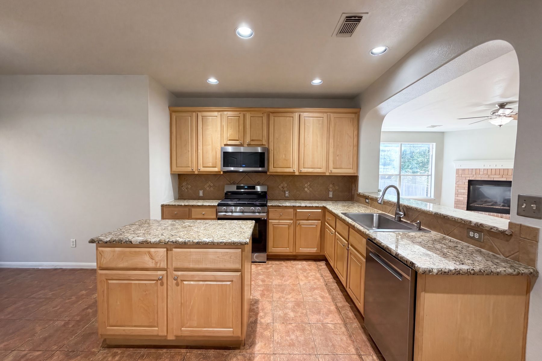 Photo 2 of 22 of 2404 Danciger Ln, Cedar Park, TX
