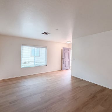 Property photo 3 of 198 N 222nd Dr