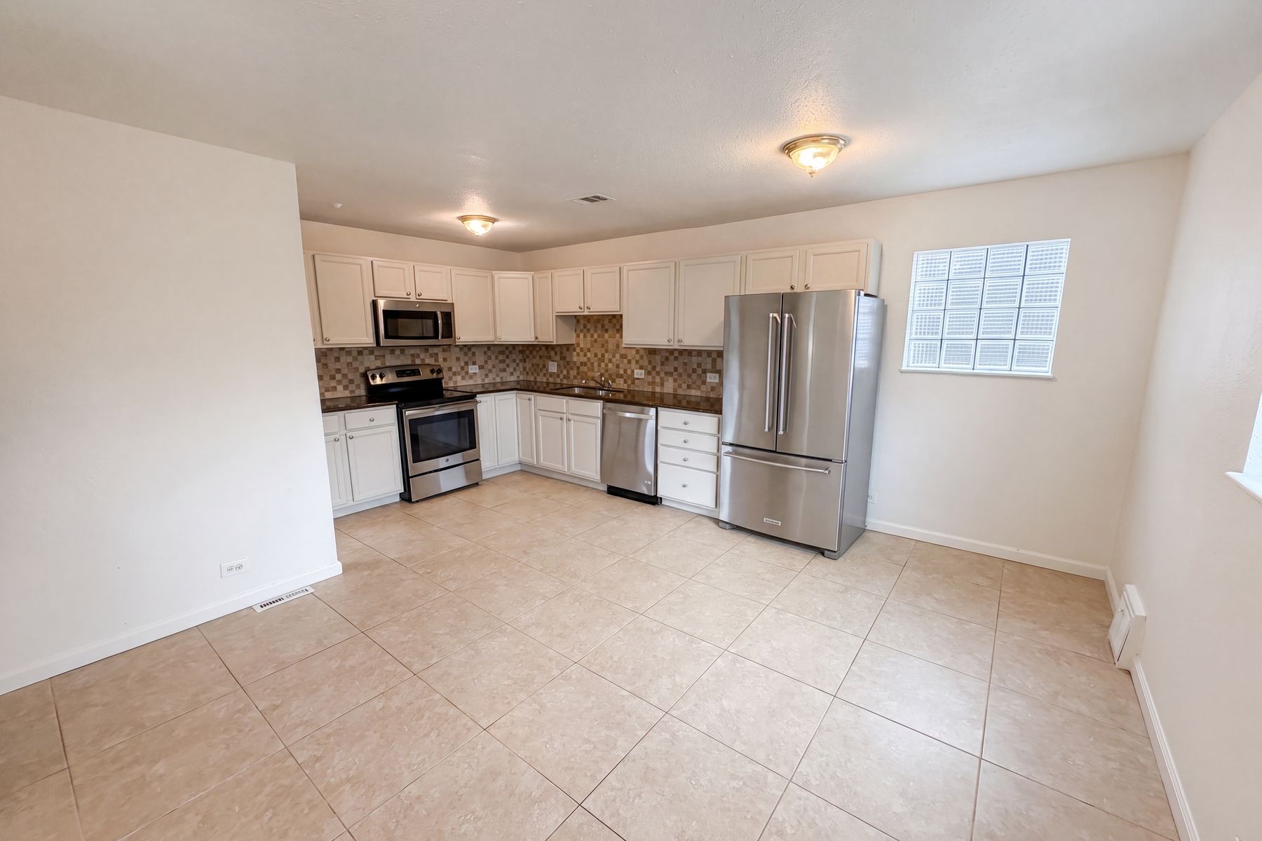 Photo 2 of 27 of 3570 Newport St, Denver, CO