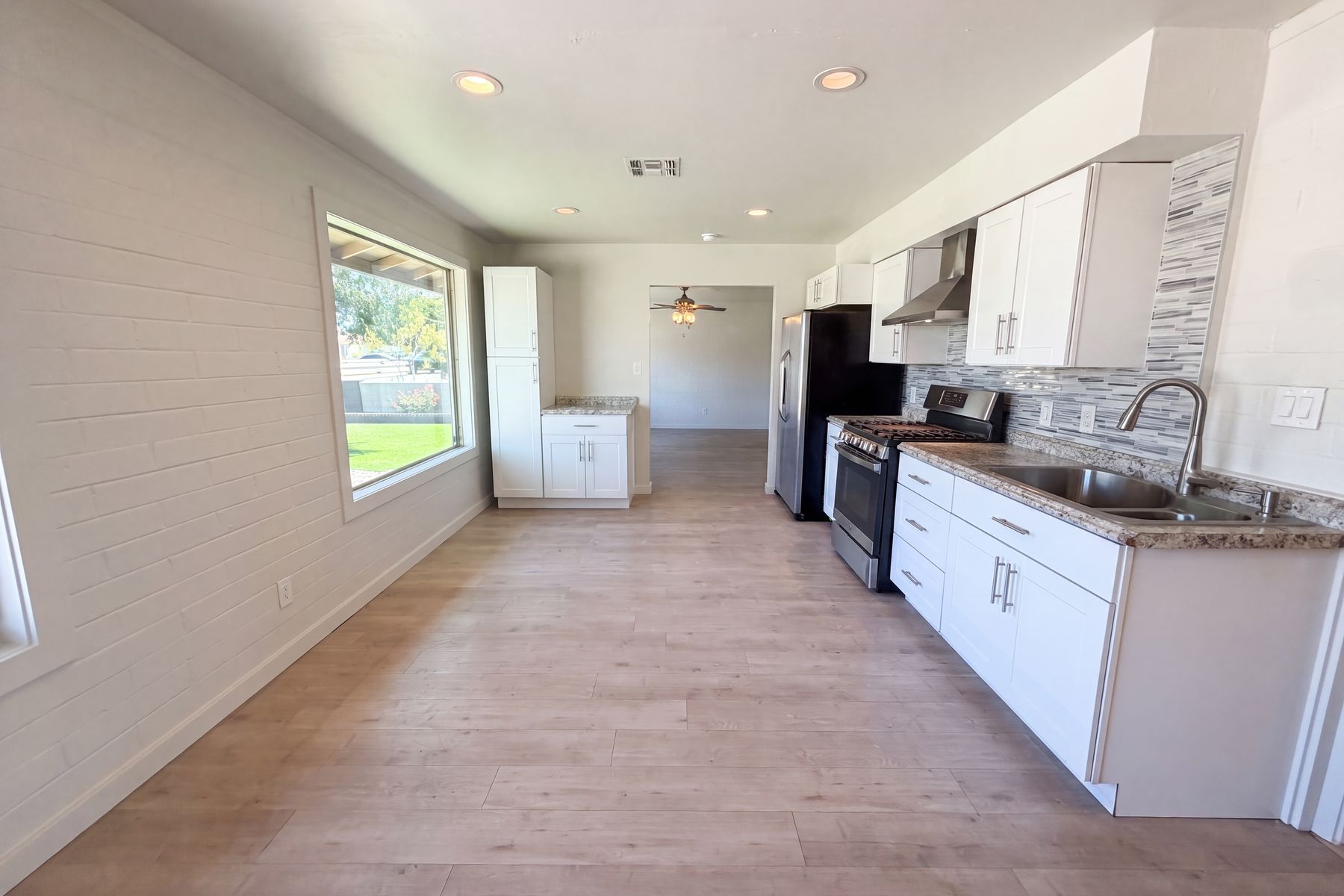 Photo 2 of 22 of 2027 W Corrine Dr, Phoenix, AZ