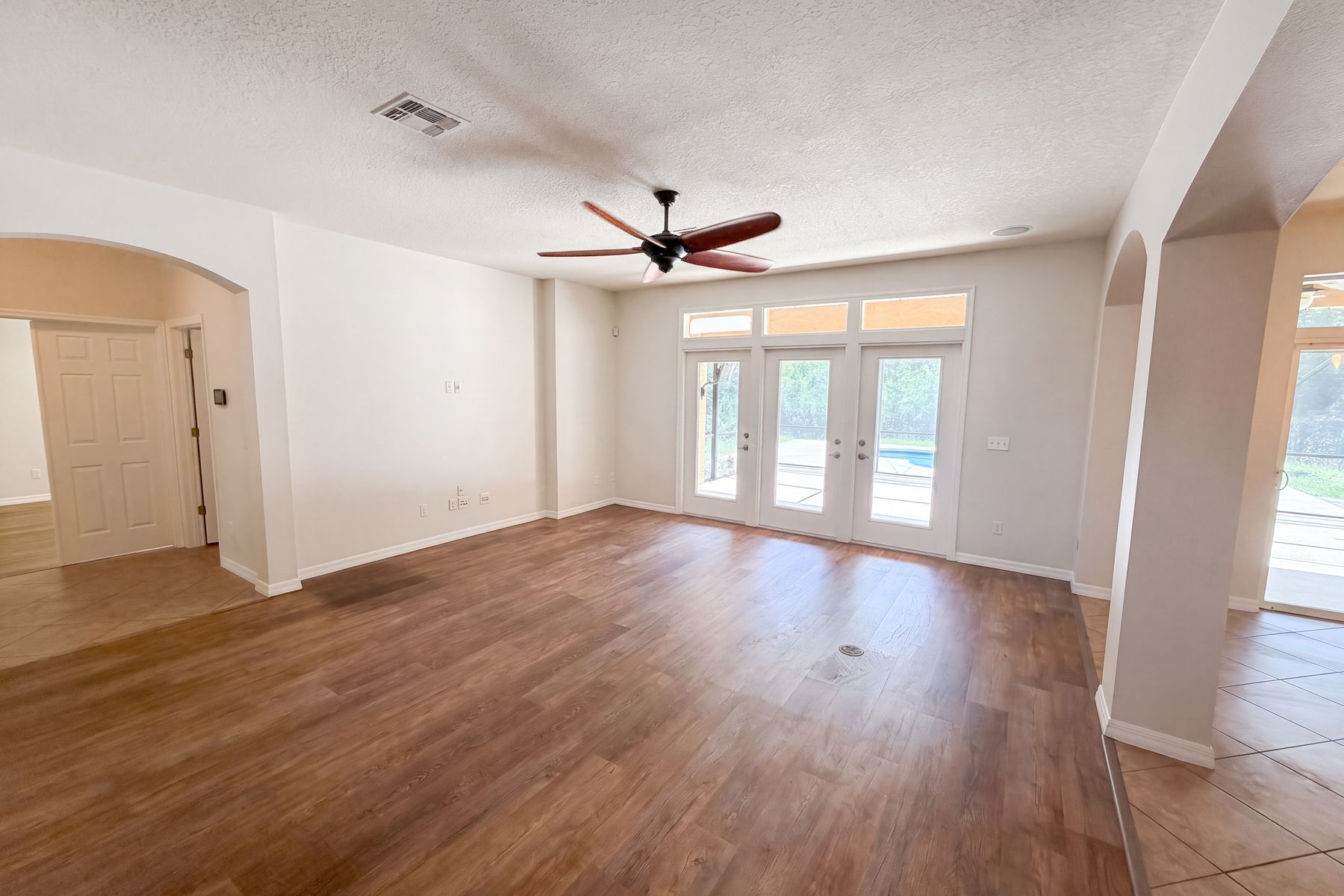 Property photo 3 of 280 Chandler Cir