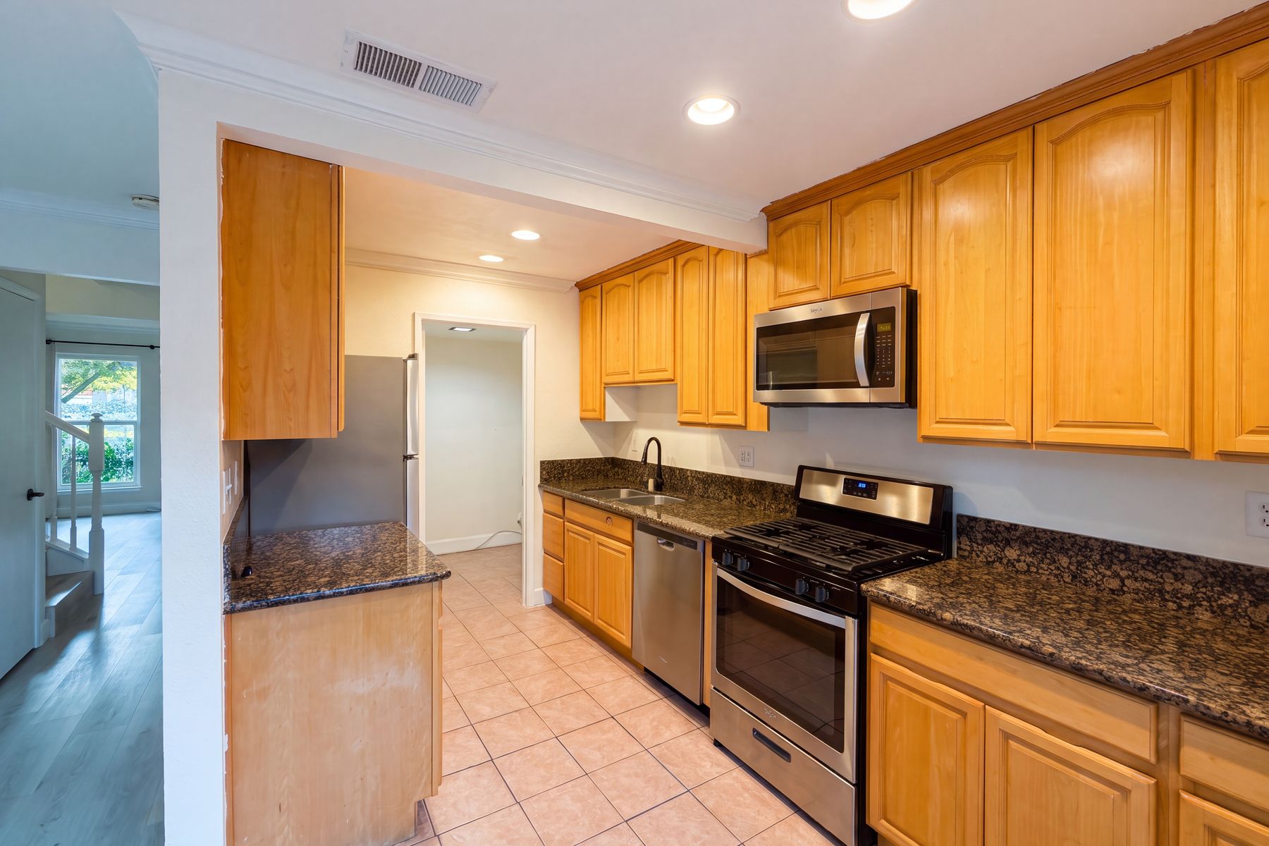 Photo 2 of 40 of 208 Touchstone Pl, West Sacramento, CA