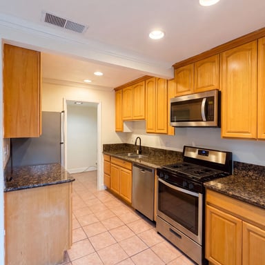 Property photo 2 of 208 Touchstone Pl